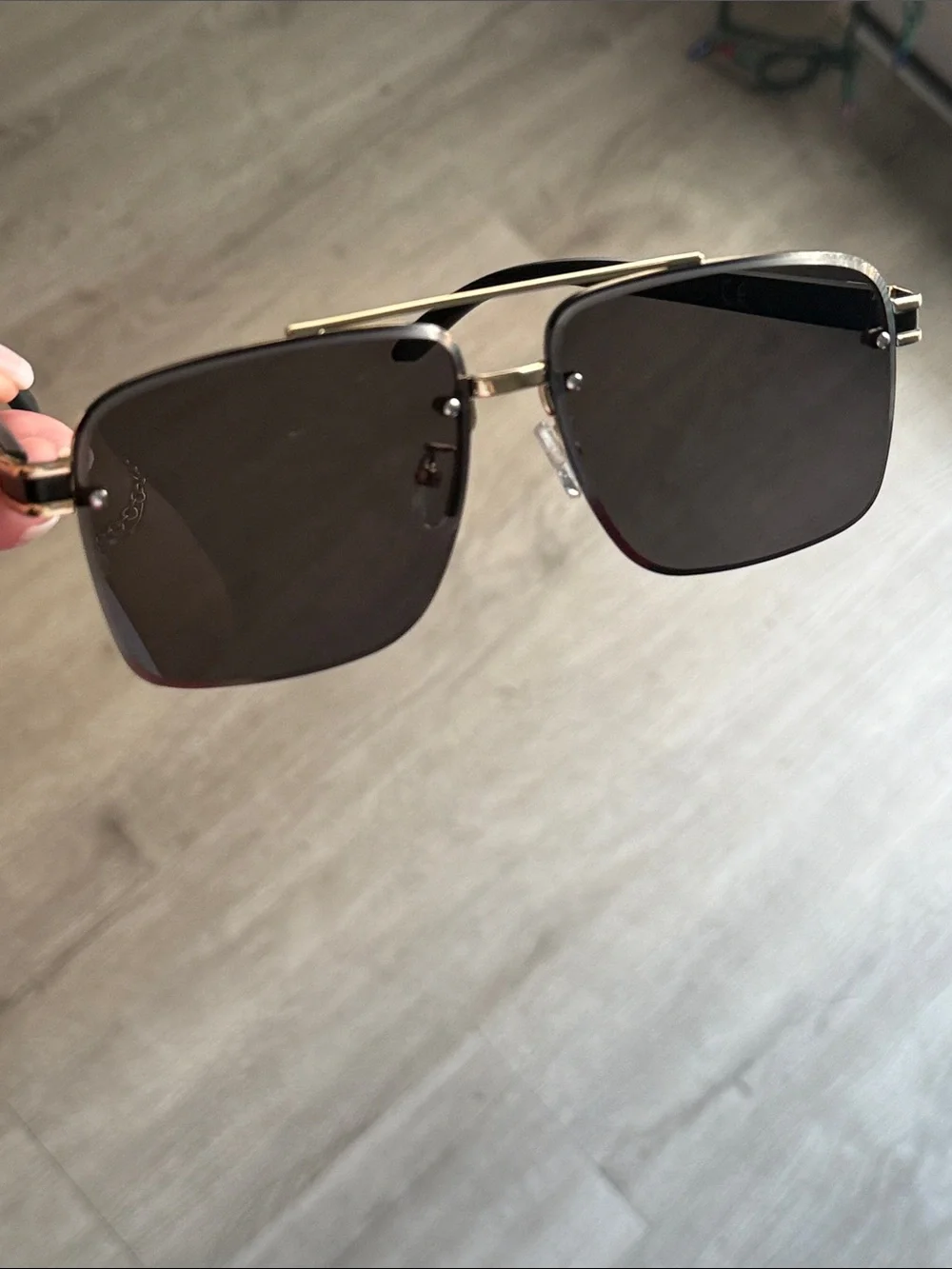 Aviator style sunglasses